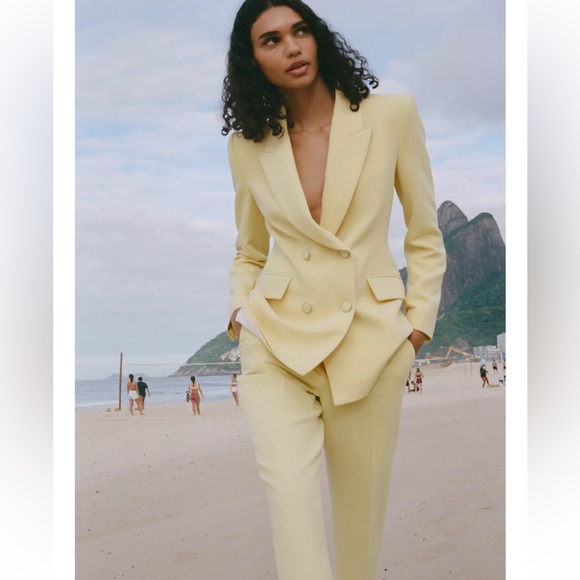 Zara Jackets & Blazers - Zara DOUBLE BREASTED SHOULDER PAD BLAZER